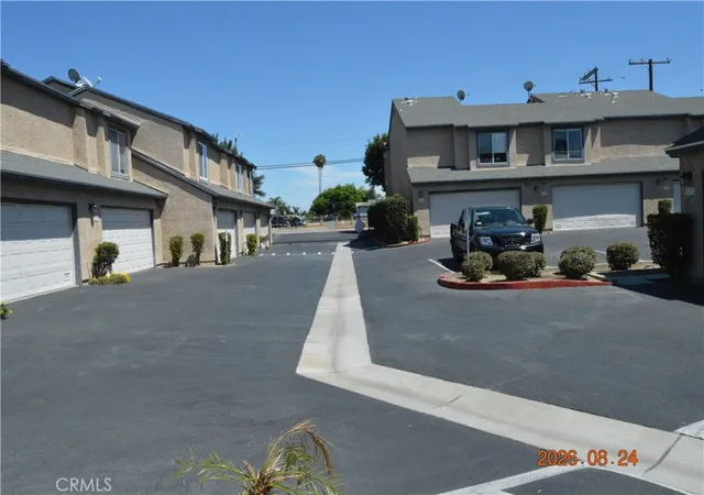 Photo 4 of Townhouse for sale at 681 N Lark Ellen, Covina, CA 91722 | MLS# CV26184832 | Listing updated on 2026-09-24