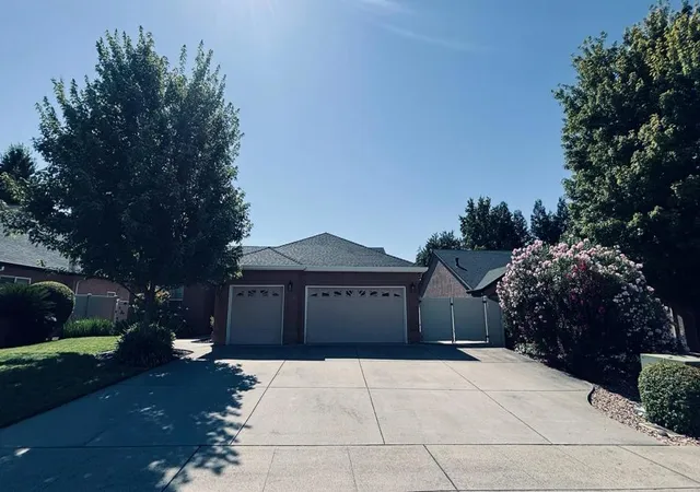 Photo 3 of Single family home for sale at 2177 Cadjew St, Redding, CA 96003 | MLS# 219151776DA | Listing updated on 2026-10-07
