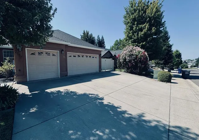 Photo 4 of Single family home for sale at 2177 Cadjew St, Redding, CA 96003 | MLS# 219151776DA | Listing updated on 2026-10-07