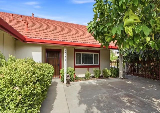 Single family home for sale at 3624 Bridal Pl Ct, San Jose, CA 95121 | MLS# ML82058733