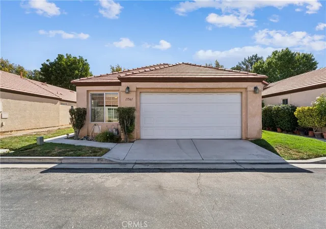 Photo 3 of Single family home for sale at 11561 Park Ln, Apple Valley, CA 92308 | MLS# IG26184581 | Listing updated on 2026-10-02