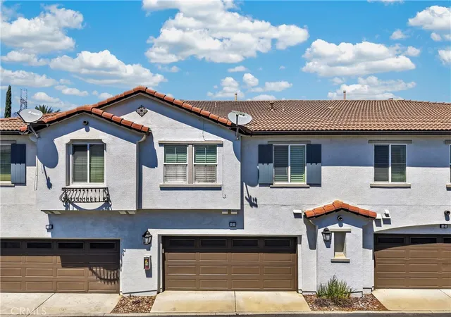Condo for sale at 15723 Parkhouse #3, Fontana, CA 92336 | MLS# IG26184960