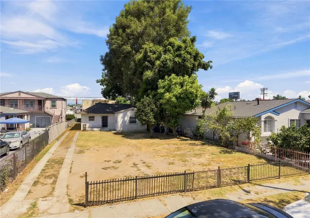 Photo 1 of Sale Pending at 717 W 73rd, Los Angeles, CA 90044 | MLS# SR26184976 | Listing updated on 2026-09-30
