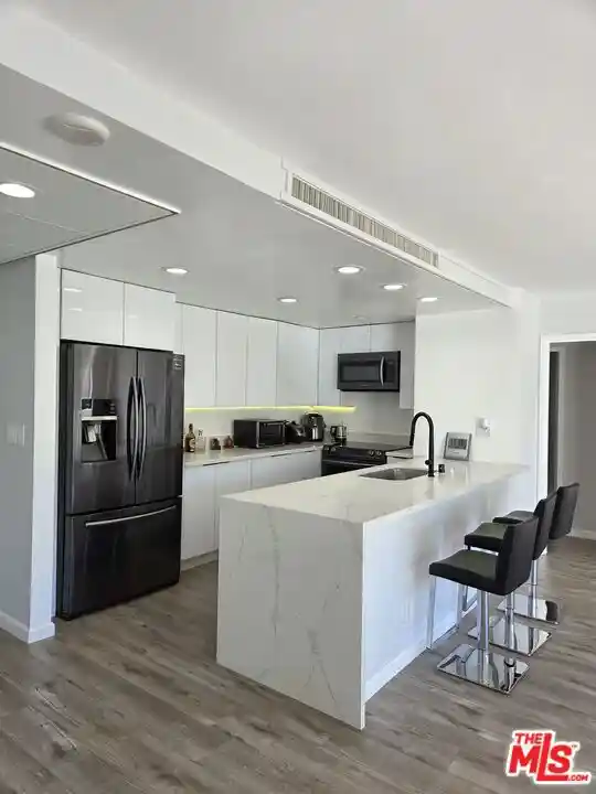Listing Photo 1 - Condo for sale in 2170 Century Park E located at 2170 Century Park E, Los Angeles, CA 90067 - Unit #607