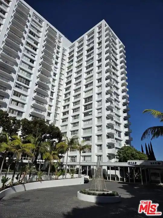 Listing Photo 2 - Condo for sale in 2170 Century Park E located at 2170 Century Park E, Los Angeles, CA 90067 - Unit #607