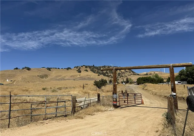 Single family home for sale at 11647 Cameron Canyon Rd, Tehachapi, CA 93501 | MLS# SR26184883