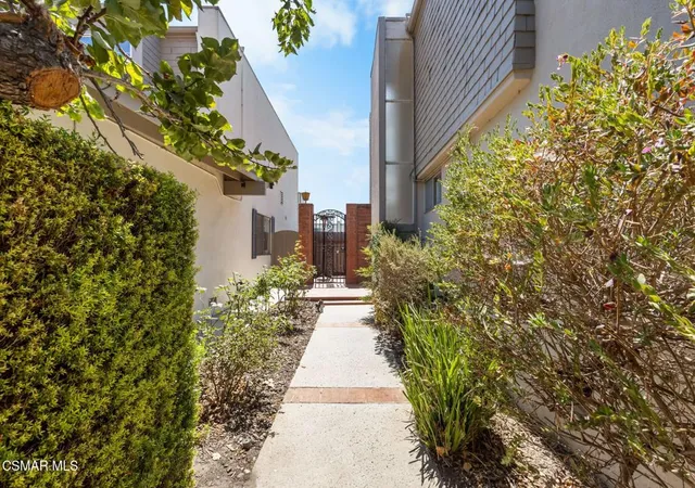 Photo 3 of Townhouse for sale at 1654 Edgewater Ln, Camarillo, CA 93010 | MLS# 226004041 | Listing updated on 2026-10-08