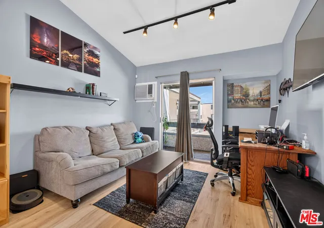 Listing Photo 5 - Condo for sale in building located at 21801 Roscoe Blvd, Canoga Park, CA 91304 - Unit #205