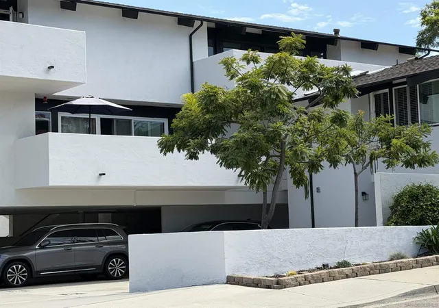 Listing Photo 4 - Condo for sale in building located at 7512 Viejo Castilla, Carlsbad, CA 92009 - Unit #17