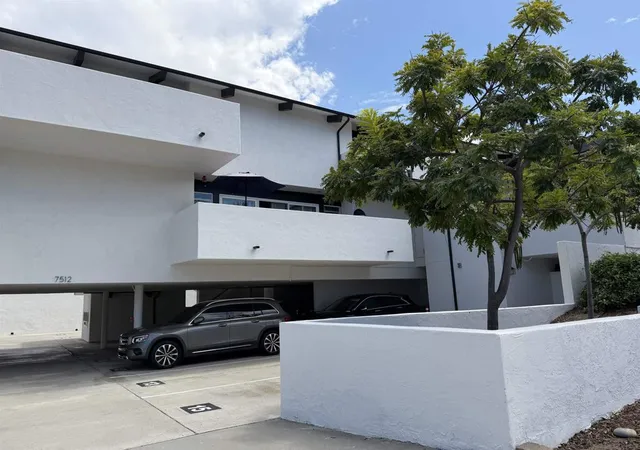 Listing Photo 5 - Condo for sale in building located at 7512 Viejo Castilla, Carlsbad, CA 92009 - Unit #17