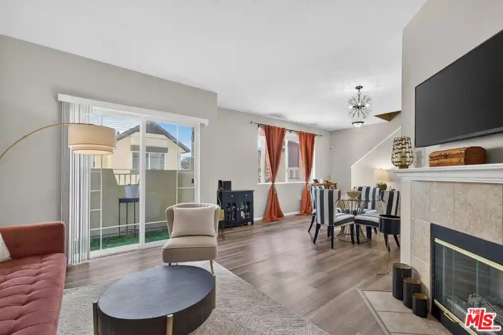 Listing Photo 2 - Condo for sale in Village Green located at 4600 Don Lorenzo Dr, Los Angeles, CA 90008 - Unit 4600 Don Lorenzo Dr