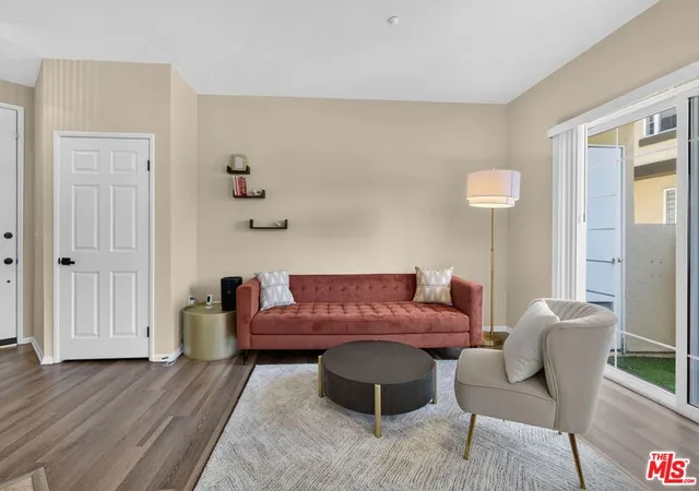 Listing Photo 4 - Condo for sale in Village Green located at 4600 Don Lorenzo Dr, Los Angeles, CA 90008 - Unit #4