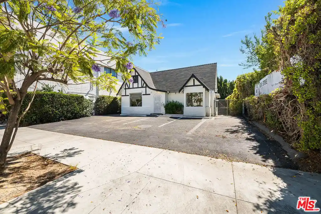 Single family home for sale at 712 S Citrus Ave, Los Angeles, CA 90036 | MLS# 26874375