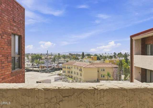 Photo 3 of Condo for sale at 15515 W Sunset Blvd #504, Pacific Palisades, CA 90272 | MLS# V1-38364 | Listing updated on 2026-09-13