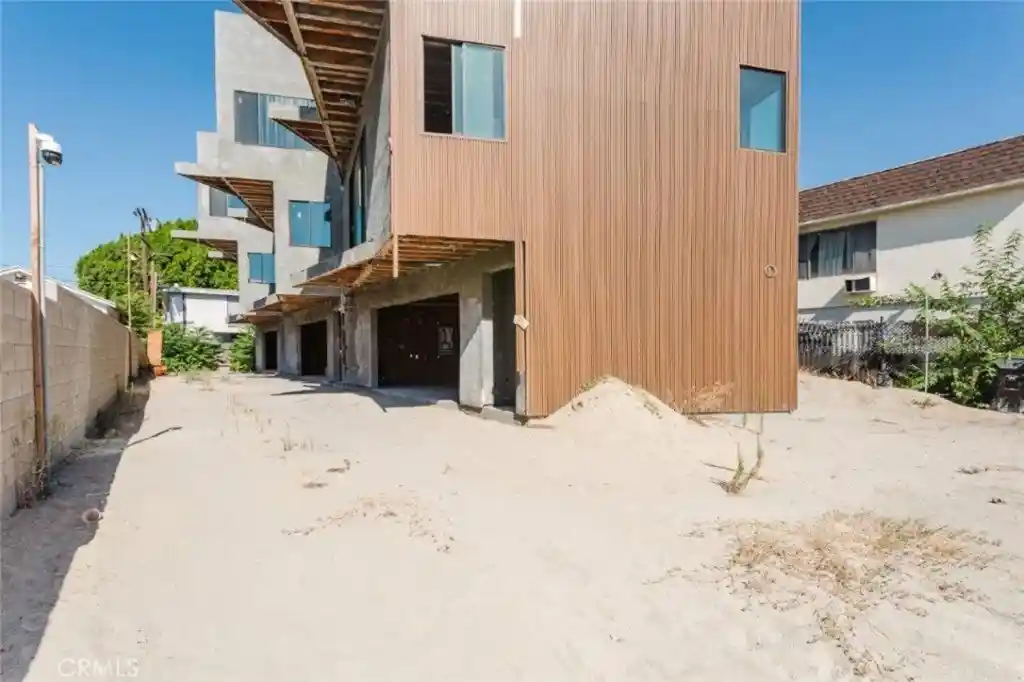 Multi family home for sale at 6651 Camellia Ave, Los Angeles, CA 91606 | MLS# SR26185248