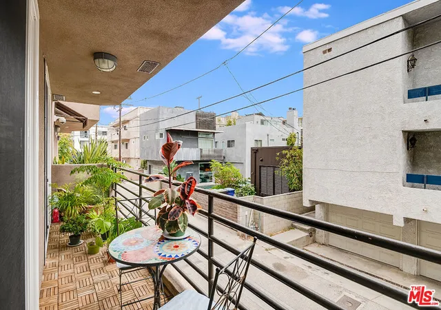 Listing Photo 4 - Condo for sale in building located at 20 Catamaran St, Marina Del Rey, CA 90292 - Unit #104