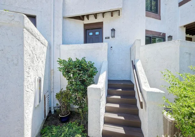 Listing Photo 3 - Condo for sale in building located at 2232 Caminito Pajarito, San Diego, CA 92107 - Unit #114