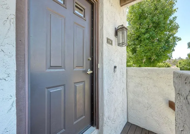 Listing Photo 4 - Condo for sale in building located at 2232 Caminito Pajarito, San Diego, CA 92107 - Unit #114