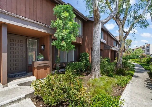 Photo 2 of Townhouse for sale at 2253 Stonewood Ct, San Pedro, CA 90732 | MLS# SB26179165 | Listing updated on 2026-10-27