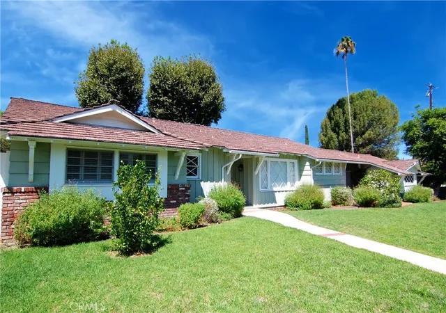 Photo 3 of Single family home for sale at 6257 Melba Ave, Woodland Hills, CA 91367 | MLS# SR26185405 | Listing updated on 2026-10-10