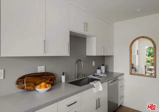 Photo 4 of Condo for sale at 2721 2Nd St #101, Santa Monica, CA 90405 | MLS# 26876385 | Listing updated on 2026-09-08