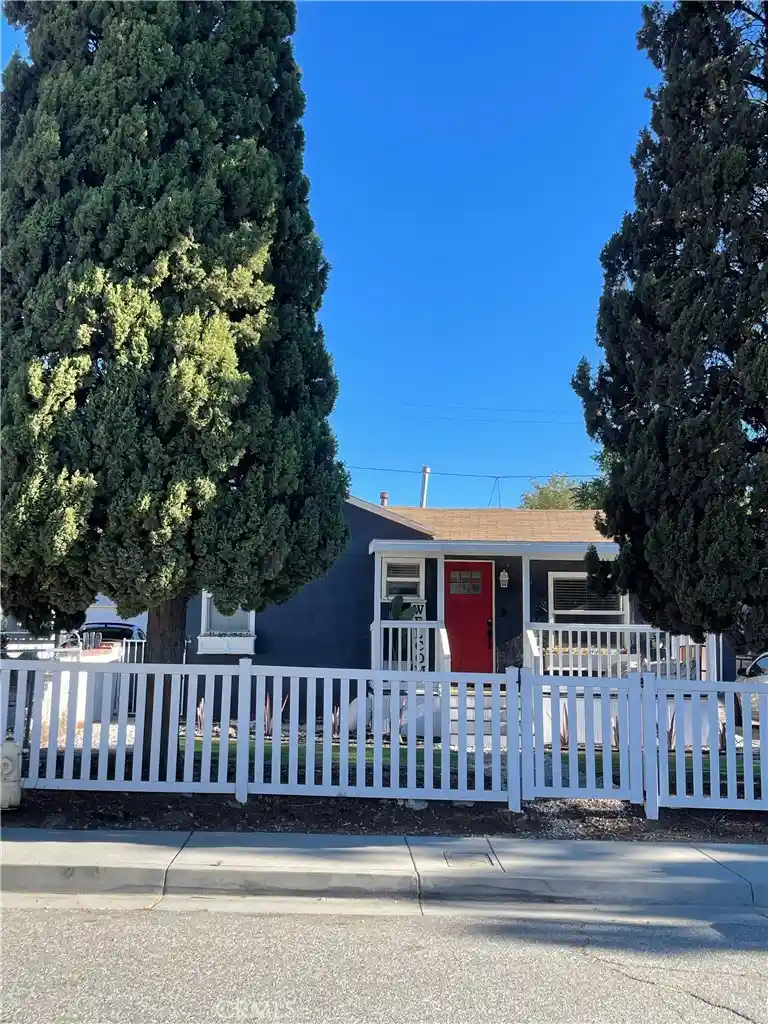 Photo 1 of Single family home for sale at 977 W Hays, Banning, CA 92220 | MLS# IV26185484 | Listing updated on 2026-10-14