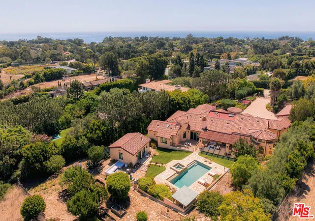 Photo 3 of Single family home for sale at 29089 Grayfox St, Malibu, CA 90265 | MLS# 26876387 | Listing updated on 2026-10-27