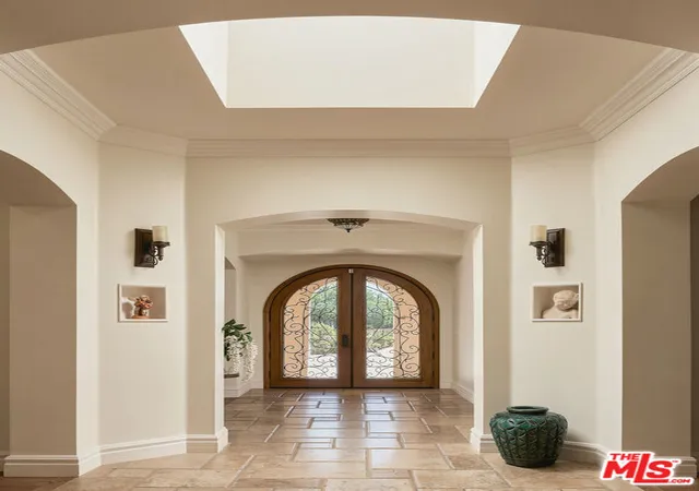 Photo 4 of Single family home for sale at 29089 Grayfox St, Malibu, CA 90265 | MLS# 26876387 | Listing updated on 2026-10-27
