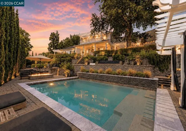 Single family home for sale at 950 Country Lane, Walnut Creek, CA 94596 | MLS# 41146015