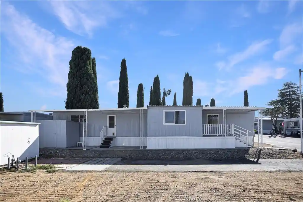 Photo 1 of Manufactured home for sale at 7425 Church St #25, Yucca Valley, CA 92284 | MLS# JT26185584 | Listing updated on 2026-10-16