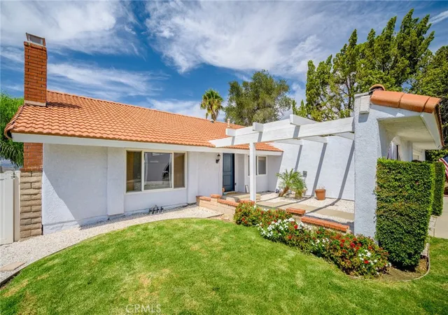 Photo 3 of Single family home for sale at 27403 Garza Dr, Saugus, CA 91350 | MLS# SR26185591 | Listing updated on 2026-10-10