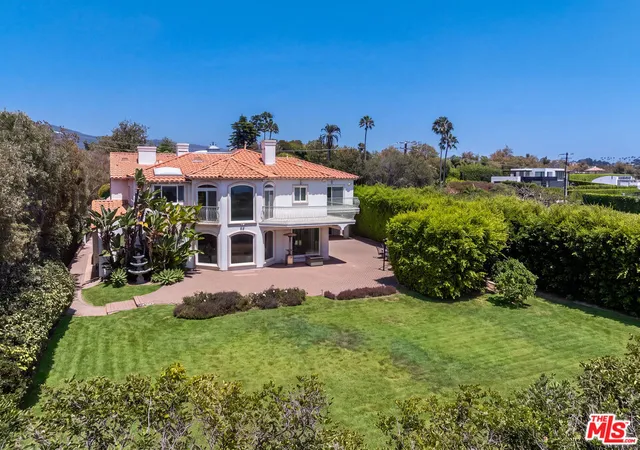 Photo 3 of Single family home for sale at 29752 Baden Pl, Malibu, CA 90265 | MLS# 26876475 | Listing updated on 2026-09-13