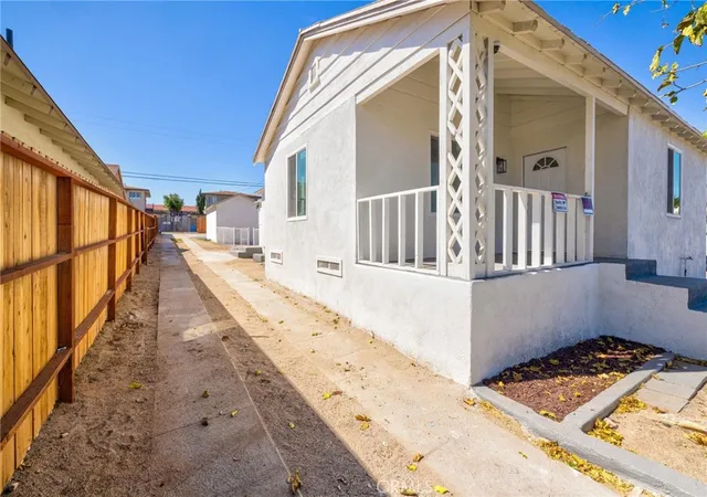 Photo 3 of Single family home for sale at 124 W Fredricks, Barstow, CA 92311 | MLS# DW26170224 | Listing updated on 2026-10-02