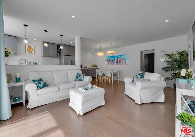 Listing Photo 1 - Condo for sale in building located at 1233 N Laurel Ave, West Hollywood, CA 90046 - Unit #114