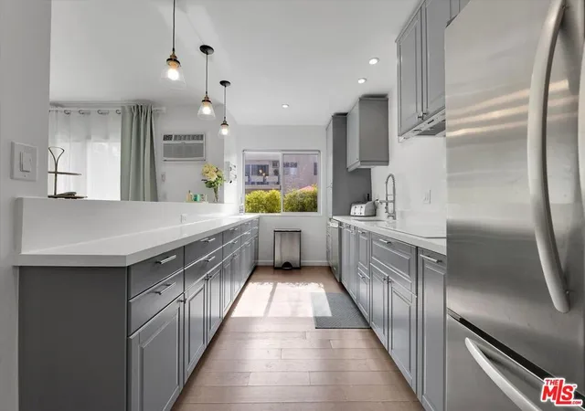 Listing Photo 3 - Condo for sale in building located at 1233 N Laurel Ave, West Hollywood, CA 90046 - Unit #114