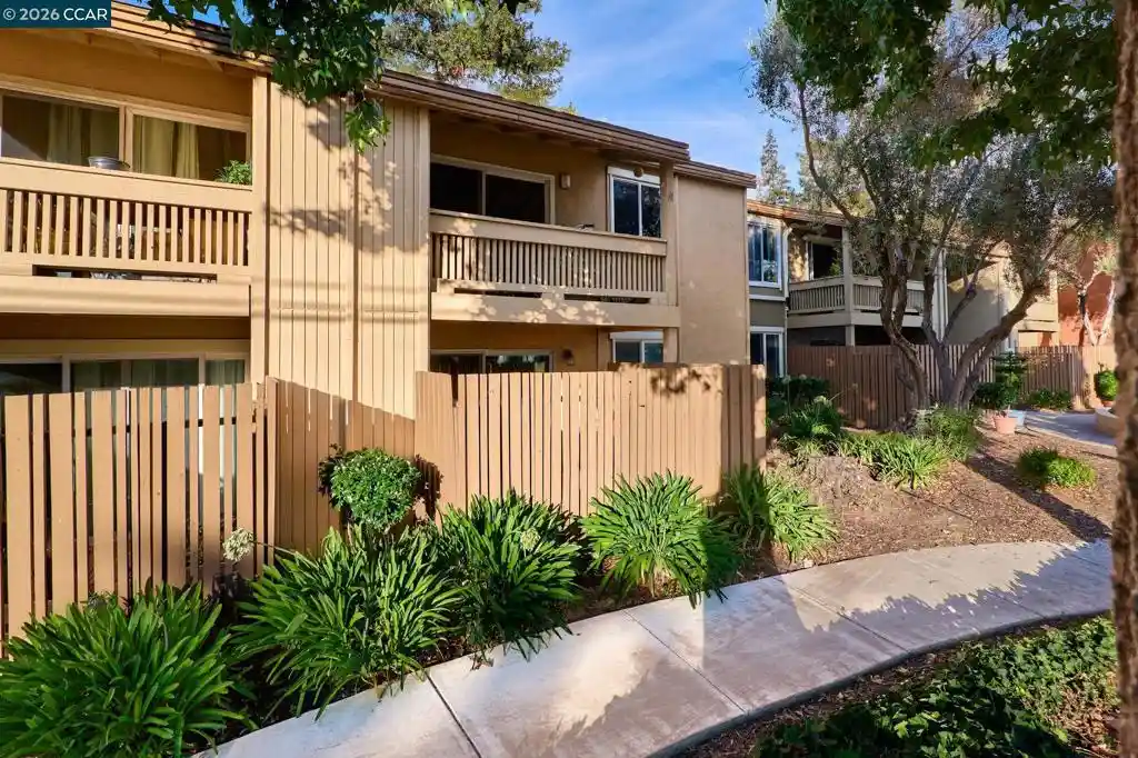 Listing Photo 1 - Condo for sale in 810 Oak Grv Rd located at 810 Oak Grv Rd, Concord, CA 94518 - Unit #98