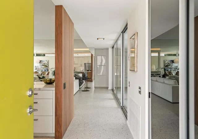 Photo 4 of Condo for sale at 32 Lakeview Cir, Palm Springs, CA 92264 | MLS# 219151809PS | Listing updated on 2026-10-05
