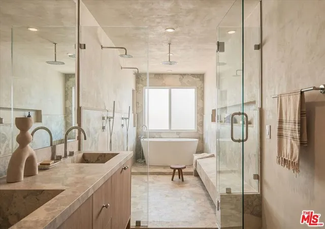 Photo 3 of Condo for sale at 18 Voyage St, Marina Del Rey, CA 90292 | MLS# 26876521 | Listing updated on 2026-10-08