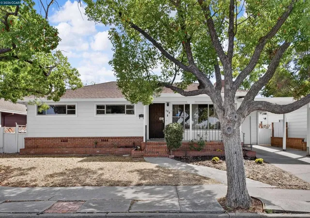 Photo 2 of Single family home for sale at 105 W 15th St, Antioch, CA 94509 | MLS# 41146044 | Listing updated on 2026-09-29