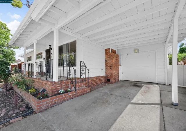 Photo 3 of Single family home for sale at 105 W 15Th St, Antioch, CA 94509 | MLS# 41146044 | Listing updated on 2026-09-29