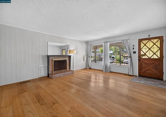 Photo 4 of Single family home for sale at 105 W 15Th St, Antioch, CA 94509 | MLS# 41146044 | Listing updated on 2026-09-29