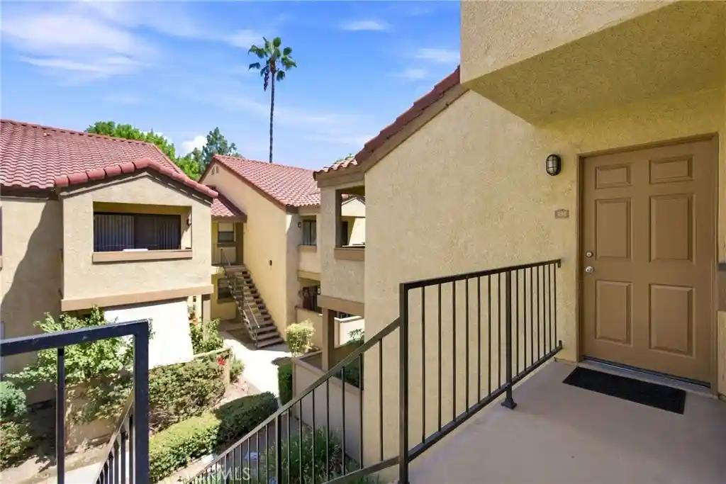 Listing Photo 1 - Condo for sale in 1134 W Blaine located at 1134 W Blaine, Riverside, CA 92507 - Unit #202