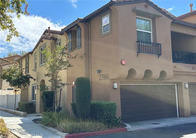 Listing Photo 2 - Condo for sale in building located at 27888 John F Kennedy Dr, Moreno Valley, CA 92555 - Unit #C