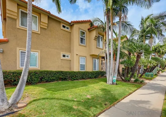 Listing Photo 2 - Condo for sale in building located at 4222 Menlo Ave Unit 21, San Diego, CA 92115 - Unit #21
