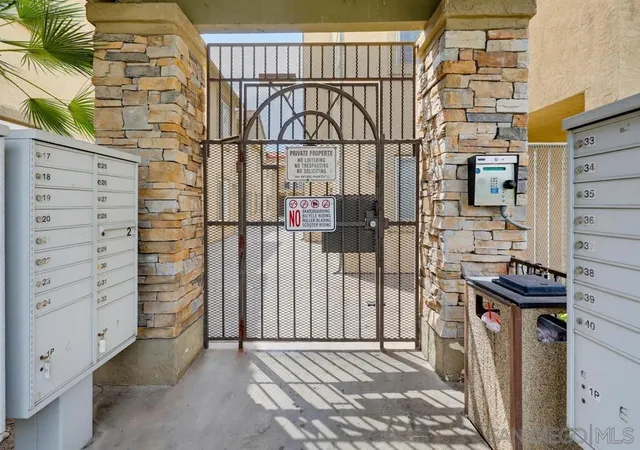 Listing Photo 4 - Condo for sale in building located at 4222 Menlo Ave Unit 21, San Diego, CA 92115 - Unit #21