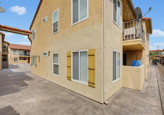 Listing Photo 5 - Condo for sale in building located at 4222 Menlo Ave Unit 21, San Diego, CA 92115 - Unit #21