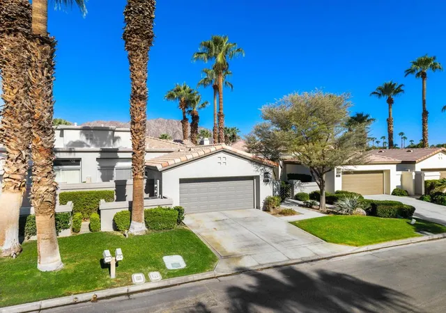 Photo 3 of Condo for sale at 55265 Laurel, La Quinta, CA 92253 | MLS# 219151817DA | Listing updated on 2026-10-07