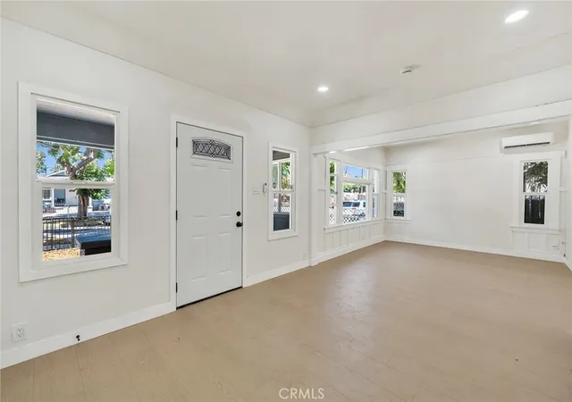 Photo 3 of Sale Pending at 1020 W 70th St, Los Angeles, CA 90044 | MLS# WS26179155 | Listing updated on 2026-10-06