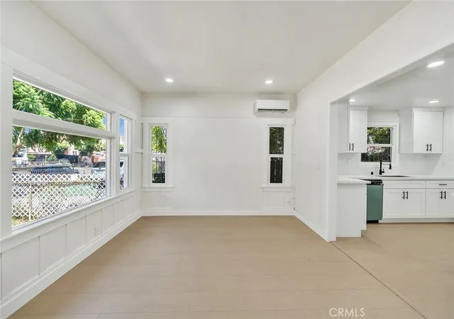 Photo 3 of Sale Pending at 1020 W 70Th St, Los Angeles, CA 90044 | MLS# WS26179155 | Listing updated on 2026-10-06