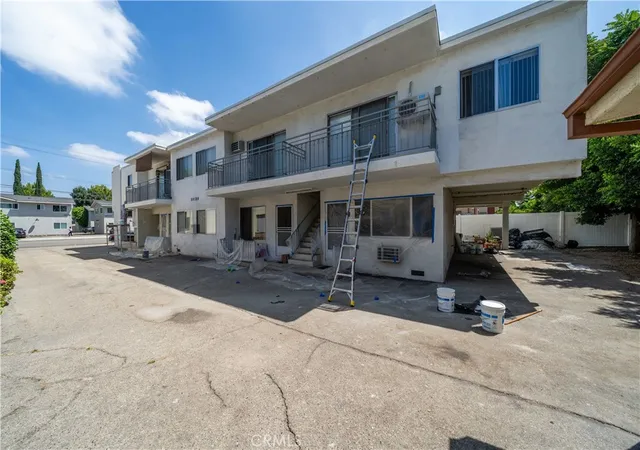 Photo 3 of Sale Pending at 14716 Magnolia Blvd, Sherman Oaks, CA 91403 | MLS# SR26185687 | Listing updated on 2026-09-10